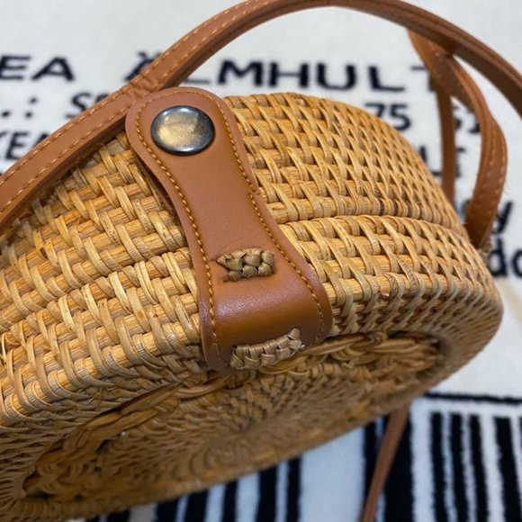 Woven Rattan Batik Lining Round Sling Bag. - Picture 4 of 7